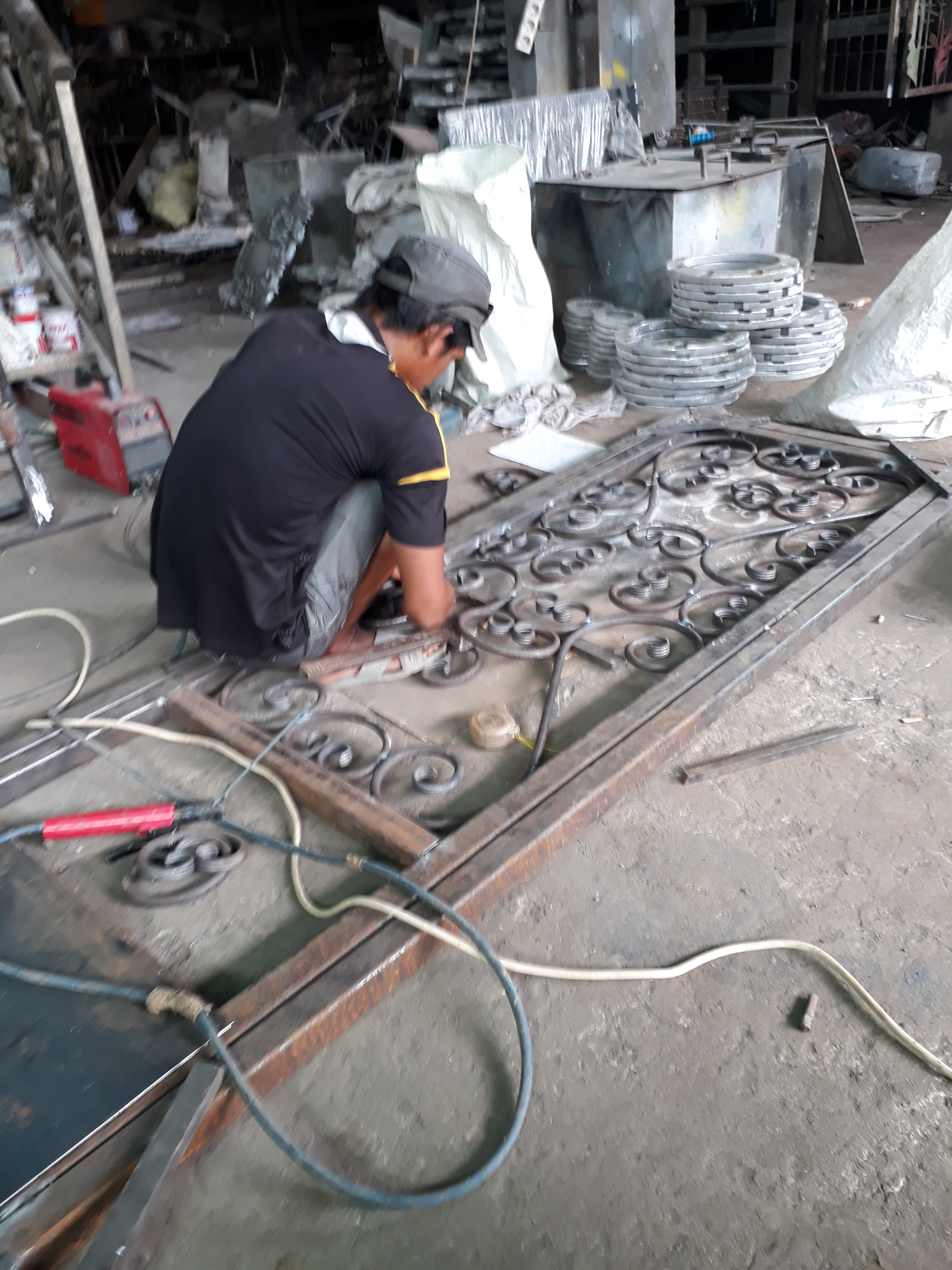 Pembuatan Pagar Besi Tempa Pagar Besi Tempa Klasik Dzaky Jaya